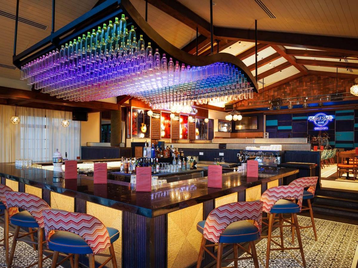 Hard Rock Hotel Maldives - Complimentary Roundtrip Speed Boat Transfer Until 31St October 2025 Emboodhoo Lagoon Dış mekan fotoğraf The bar at the restaurant