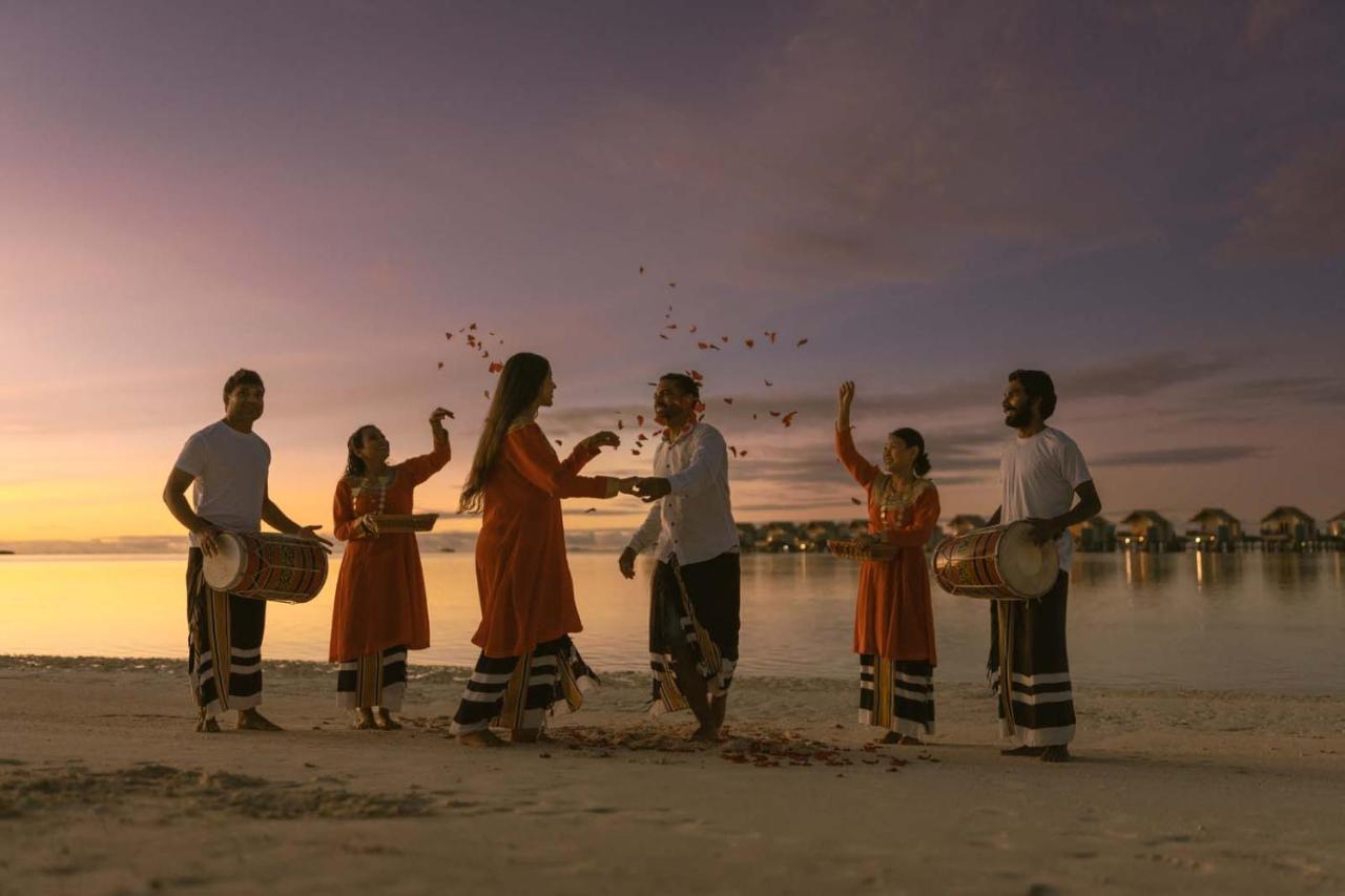 Hard Rock Hotel Maldives - Complimentary Roundtrip Speed Boat Transfer Until 31St October 2025 Emboodhoo Lagoon Dış mekan fotoğraf Aboriginal dancers at the 2008 National Indigenous Music Awards